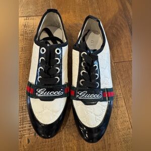 Women’s Gucci Vintage Guccissima Lace Up Shoes Sneakers – Size 8